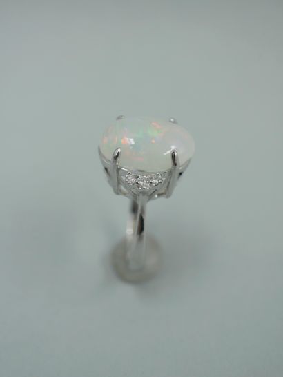 null 18k white gold ring set with a 4cts opal cabochon with diamonds - TDD : 53 -...