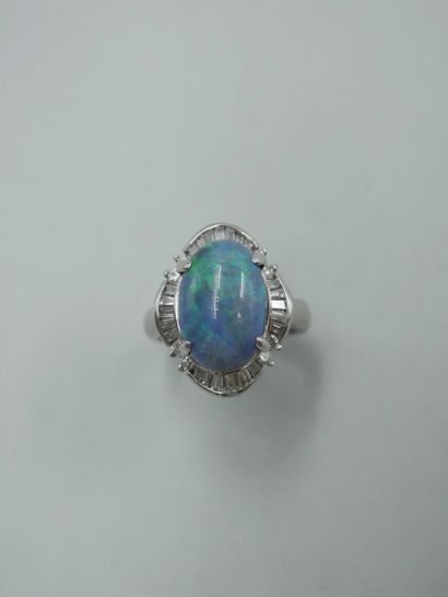 null 
18K white gold skirt ring set with a cabochon opal of 5cts in a setting of...
