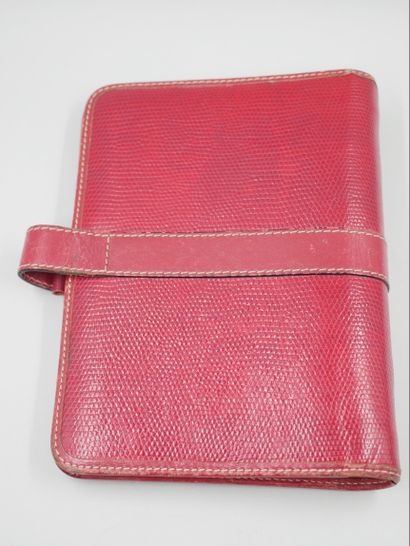 null LANCEL. Agenda holder in red lizard leather. Snap closure. 19 x 14cm. (Condition...