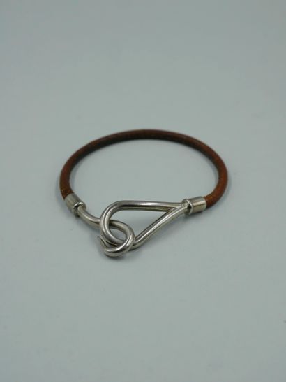 null HERMES Paris. Brown leather "Jumbo" bracelet with metal clasp. Length 19cm