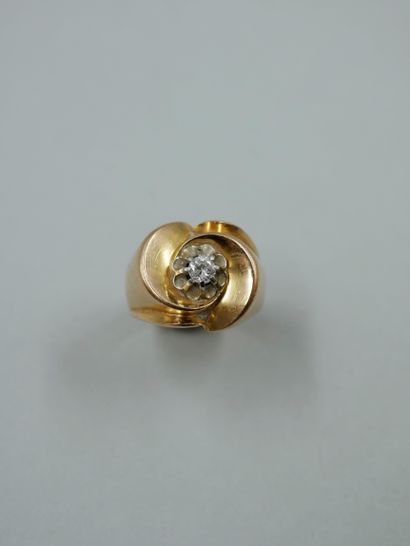 null 18K yellow gold Tank ring set with a 0.20ct brilliant-cut diamond. Year 1950....