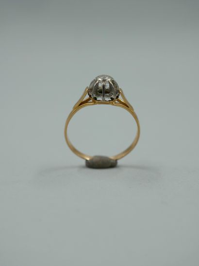 null Solitaire ring in 18K gold set with a brilliant-cut diamond. TDD : 53 - PB :...