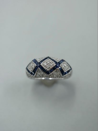 null 18K white gold ring with diamond motifs set with calibrated sapphires on a diamond...