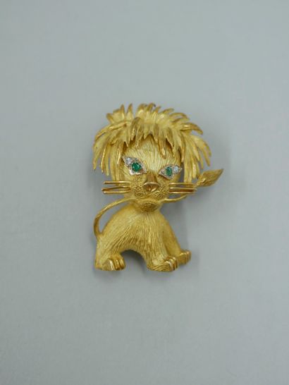 18k yellow gold brooch representing a lion...