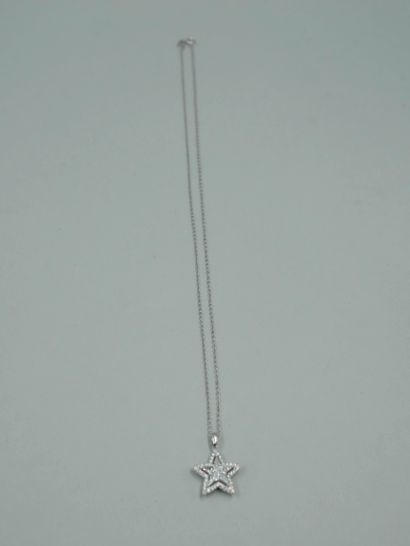 null Star pendant in 18K white gold set with five fancy cut diamonds in a brilliant...