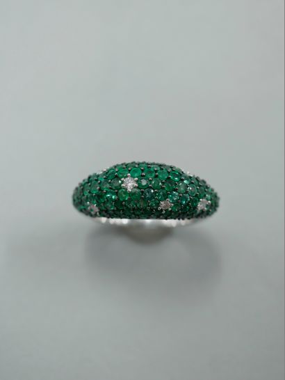null Dome ring in 18k white gold paved with emeralds and punctuated with six diamonds...