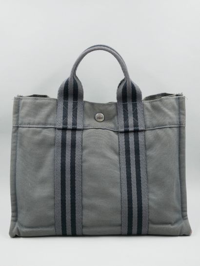 null HERMES Paris. Toto" bag 29cm in grey canvas, saddle nails snap closure, double...