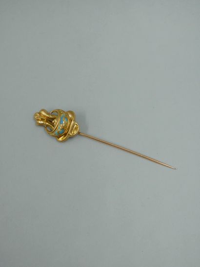 null Lot including an 18k yellow gold safety pin with a dog's head motif - PB : 8,32gr...