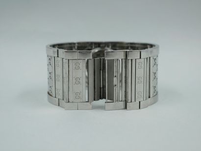 null GUCCI - Ladies' watch "Twirl" model in steel, openworked bracelet with folding...