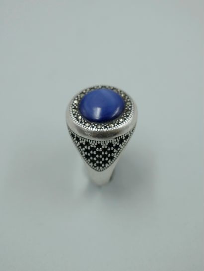 null Large silver signet ring set with a cabochon of star sapphire. (Chips). TDD...