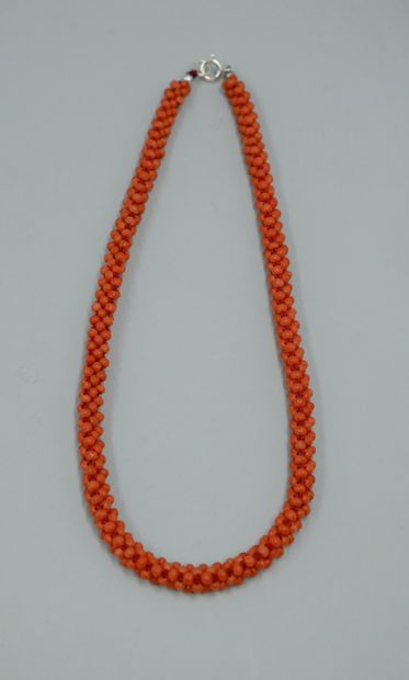 null Braided coral beads necklace, silver clasp - Length: 44cm - GD: 22,38gr