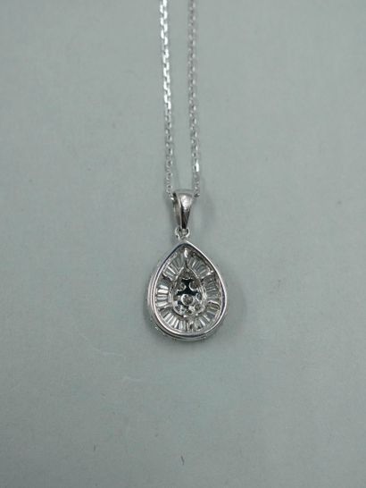 null 18K white gold drop pendant set in its center with a pavement of nine brilliant-cut...