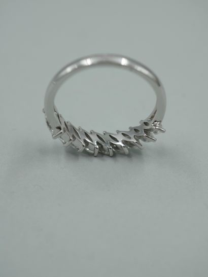 null Band ring in 14k white gold set with nine navette-cut diamonds - TDD: 54 - PB:...