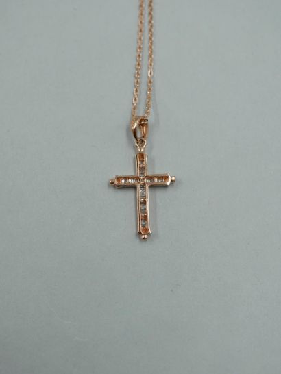 null Cross pendant in 18K pink gold set in its center with a brilliant-cut diamond...