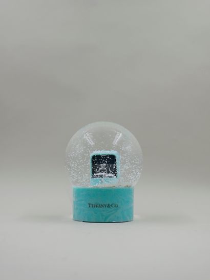 null 
TIFFANY & CO - Snow globe featuring a solitaire in its box - H : 12 cm
