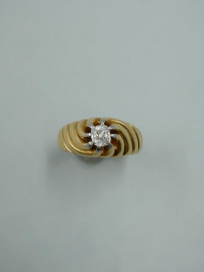 null 18K yellow gold ring with a 0.30ct old cut diamond. (Chips) - TDD : 56 - PB...