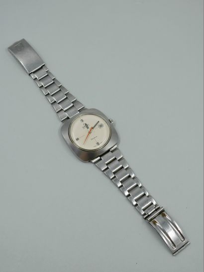 null OMEGA. Men's watch in steel, quadrangular case, beige enamel dial, date at 3...