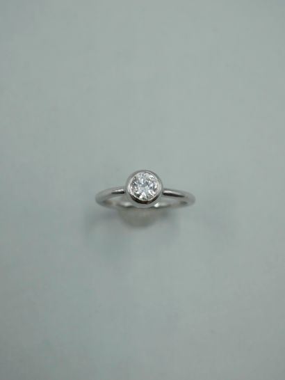 null An 18K white gold solitaire ring set with a 0.52ct brilliant-cut diamond in...