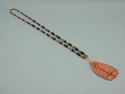 null Bayadère long necklace decorated with onyx, jade, agate and angel skin coral...