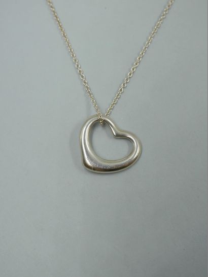 null TIFFANY AND CO by Elsa Peretti. Necklace model "Open Heart" in silver 925/1000....