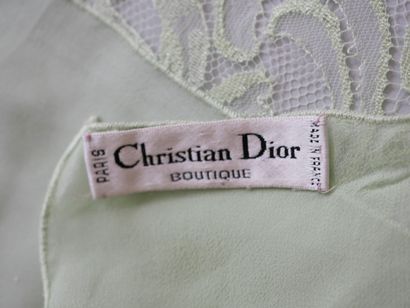 null DIOR. Stole in green silk crepe and lace. 107 x 80cm. (Good condition)