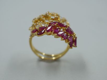 null 18k yellow gold ring, the openwork setting with interlaced foliage set with...