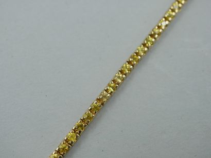 null Bracelet ligne en or jaune 18k serti de saphirs jaunes pour 2,50cts environ....