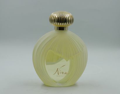 null NINA RICCI "Nina", Crystal bottle, dummy. Signed "Lalique". H : 18cm.