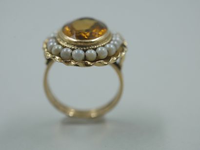 null Antique 14k yellow gold ring in the shape of a flower, in the center an oval...
