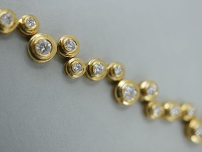 null Bracelet Zig-Zag en or jaune 18k serti de diamants taille brillant en serti...