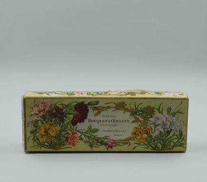 null ROGER GALLET " Bouquet d'OEillets ", illustrated and titled box, including three...