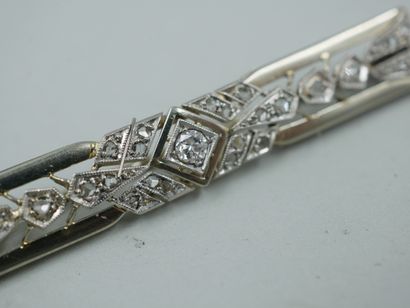 null Art Deco brooch in 18k white gold set with brilliant-cut diamonds. Circa 1930....