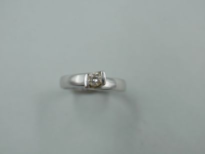 null Solitaire ring in 14k white gold with a diamond of 0,15cts. PB : 3gr. TDD :...