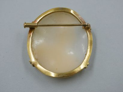 null A shell cameo brooch representing a Greek woman in profile. Mounted in 18k yellow...
