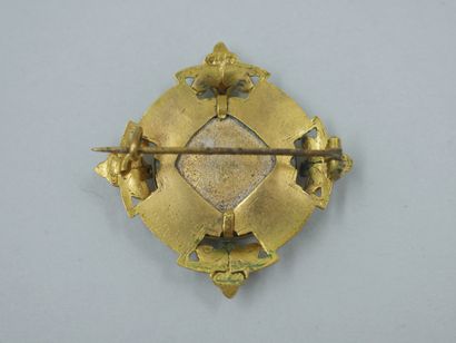 null Gilt metal brooch, openwork with irises joined by a frieze of bees' wings, in...