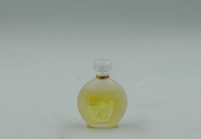 null NINA RICCI « Nina », Flacon en cristal, factice. Signé « Lalique ». H : 7cm...