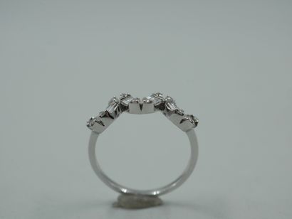 null Zig-zag ring in 18k white gold topped with alternating baguette and brilliant...