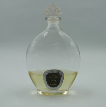 null GUERLAIN lot including: 

- GUERLAIN "Cedar Flowers", glass bottle with colorless...