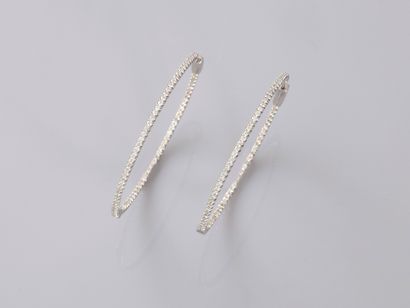 null Pair of 18k white gold hoop earrings set with diamonds. PB : 10,80gr. Diameter...