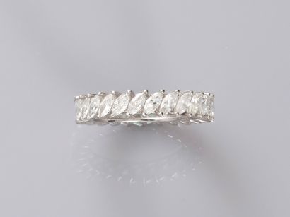 null American wedding ring in 18k white gold entirely set with 2.50cts of navette...