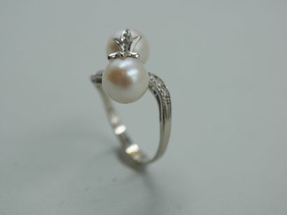 null A Vous Moi ring in 18k white gold with two white cultured pearls set with diamonds....