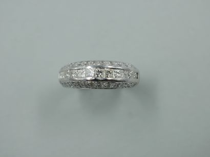 null 18k white gold ring set with a line of princess cut diamonds and two lines of...