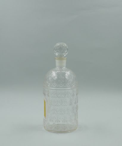 null GUERLAIN lot including: 

- GUERLAIN "Cedar Flowers", glass bottle with colorless...