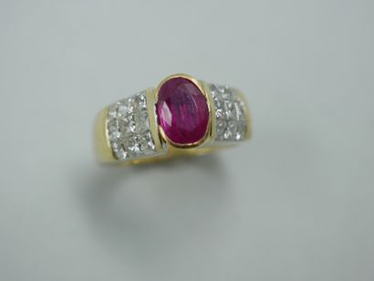 null Yellow gold ring centered on a 1.50 ct ruby with 18 princess cut diamonds set...