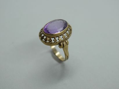 null 
A 9k yellow gold ring with an oval amethyst of about 5 cts on an openwork setting....