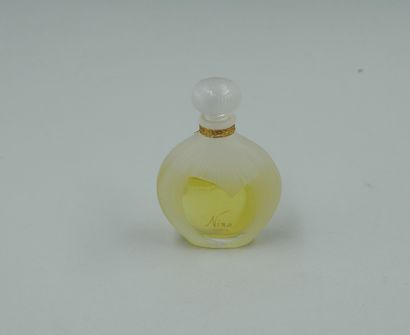 null NINA RICCI "Nina", Crystal bottle, dummy. Signed "Lalique". H : 6cm.
