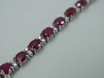 null Line bracelet in 18k white gold set with oval rubies for a total weight of about...