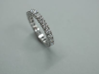 null American wedding band in 18k white gold set with 27 diamonds in F/G colour and...