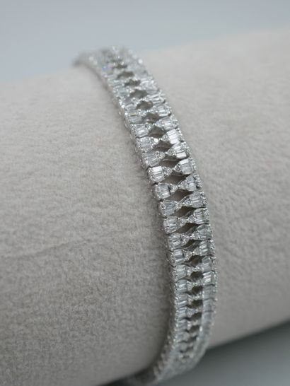 null Openwork 18k white gold band bracelet with baguette and brilliant cut diamonds...