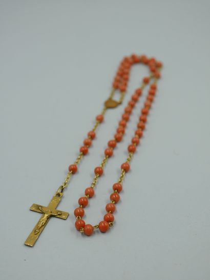 null Lot including : Coral balls and gilt metal rosary. A yellow gold cross pendant,...